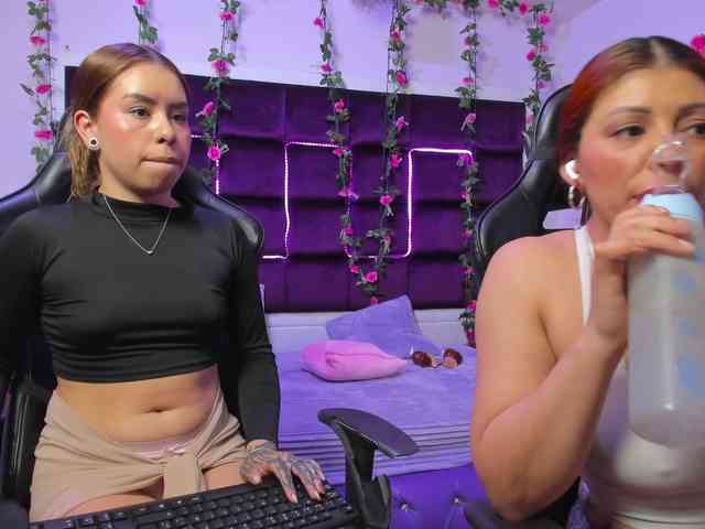 LizaAndCharlottt webcam