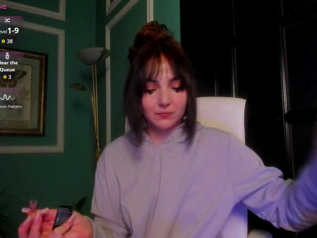 Entra en el chat con el modelo Moona-One Moona-One