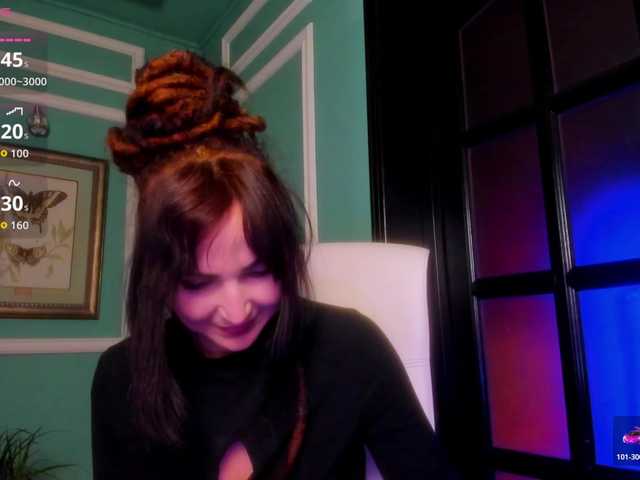 Entra en el chat con el modelo Moona-One Moona-One