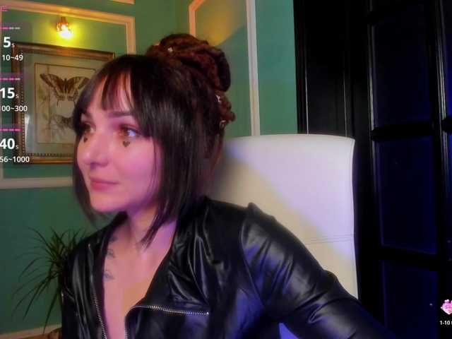 Entra en el chat con el modelo Moona-One Moona-One