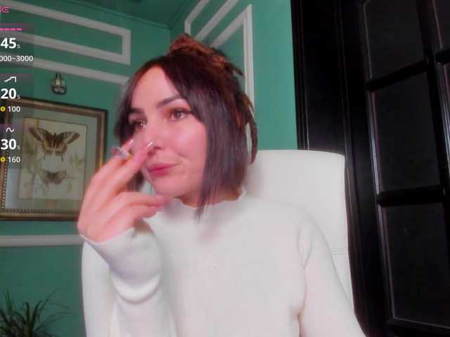 Entra en el chat con el modelo Moona-One Moona-One