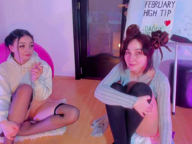 Entra en el chat con el modelo Moona-One Moona-One