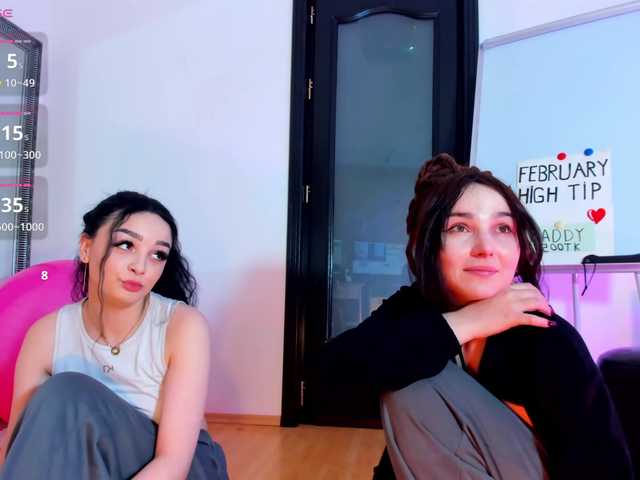 Entra en el chat con el modelo Moona-One Moona-One