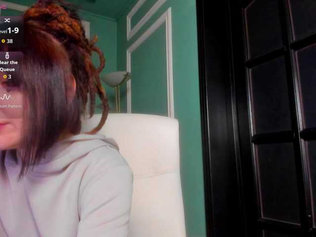 Entra en el chat con el modelo Moona-One Moona-One