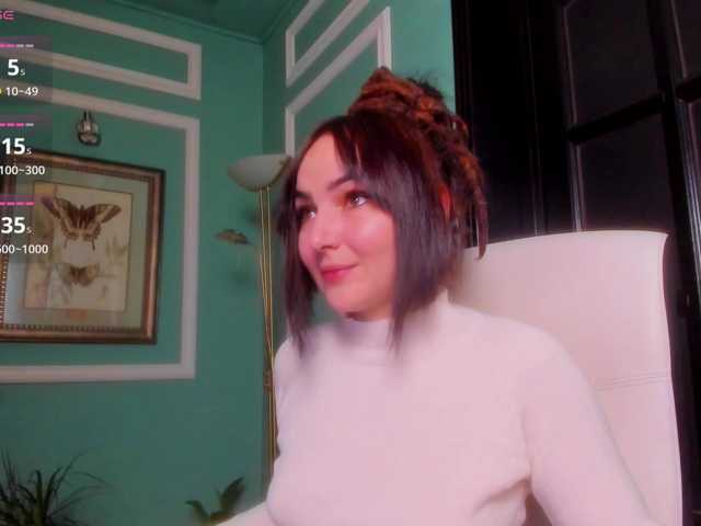 Entra en el chat con el modelo Moona-One Moona-One