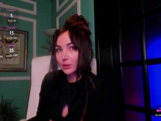 Entra en el chat con el modelo Moona-One Moona-One