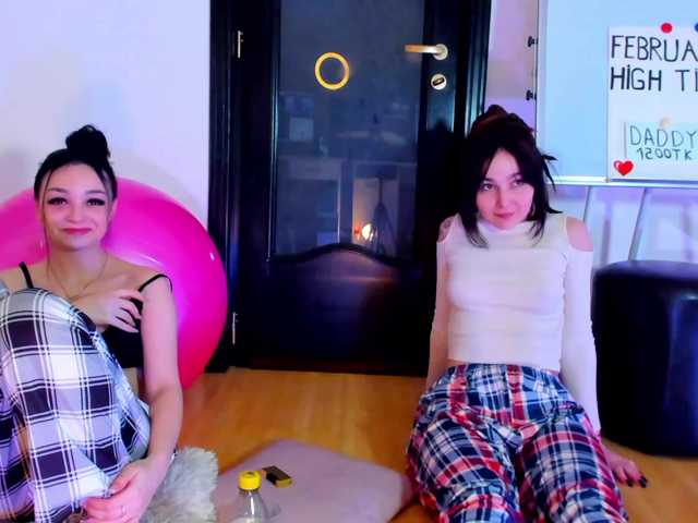 Entra en el chat con el modelo Moona-One Moona-One