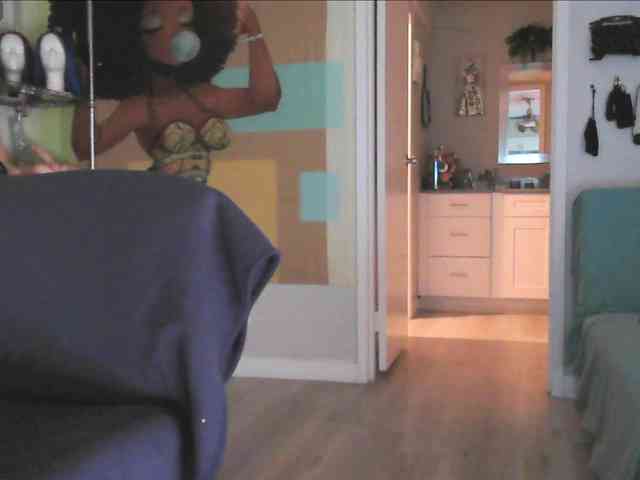 QueenAnitaDix webcam