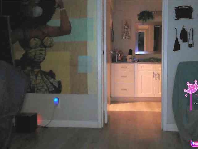 QueenAnitaDix webcam