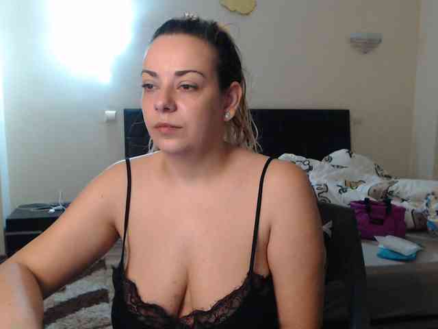 GiuliaHotXXX1 webcam