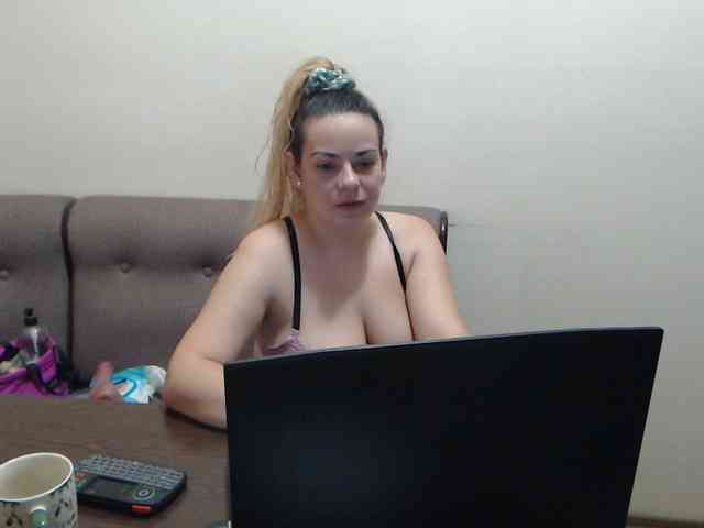 GiuliaHotXXX1 webcam