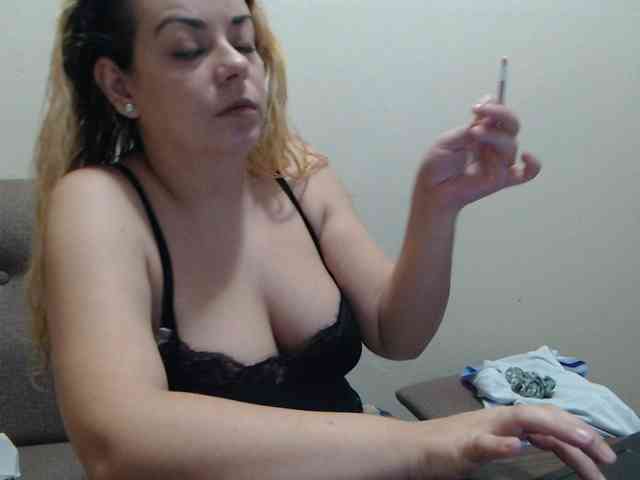 GiuliaHotXXX1 webcam