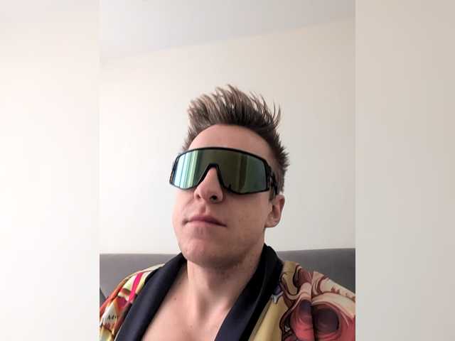 Gratis Live Sexcam mit GroteskCouple GroteskCouple