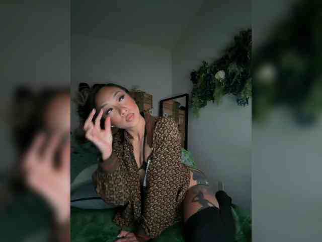 PreeminentJess webcam