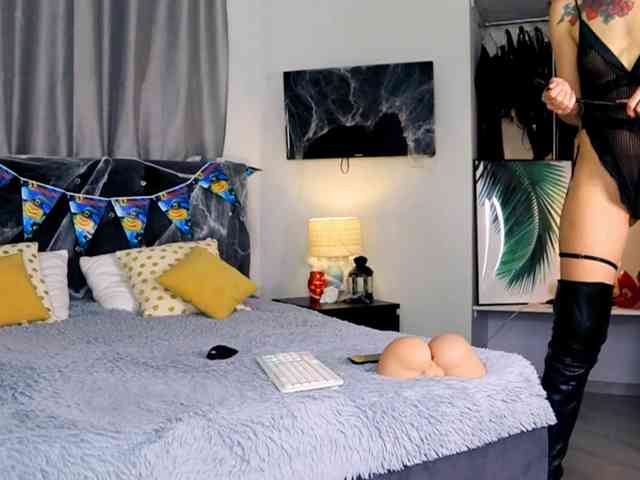 InvitingTina webcam
