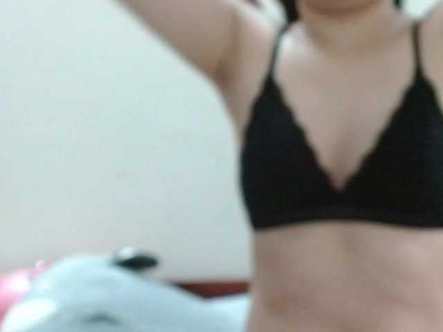 Ernesta102 webcam