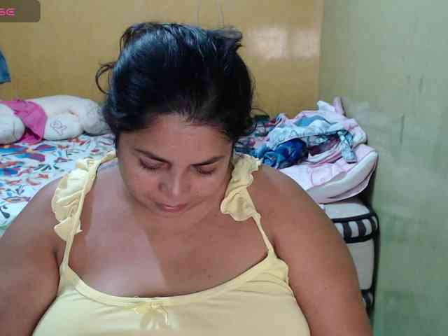 mia-naughty webcam