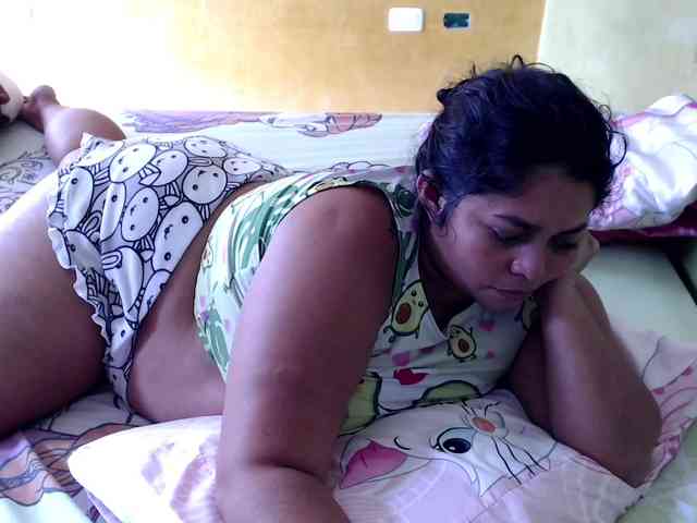 mia-naughty webcam