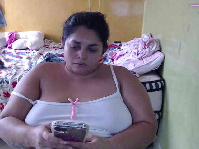 mia-naughty webcam