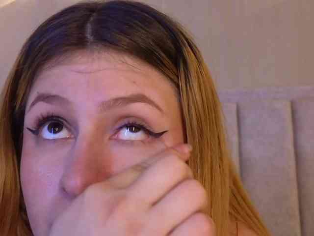 Emma-Blonde webcam