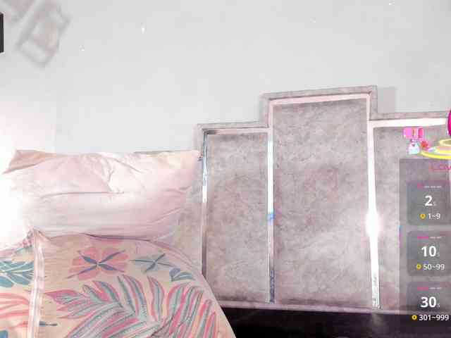 GabyyJones webcam