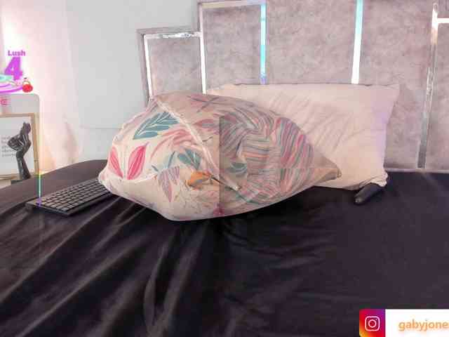 GabyyJones webcam