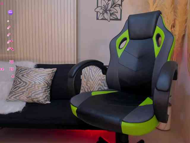 Charlotte-Cox webcam