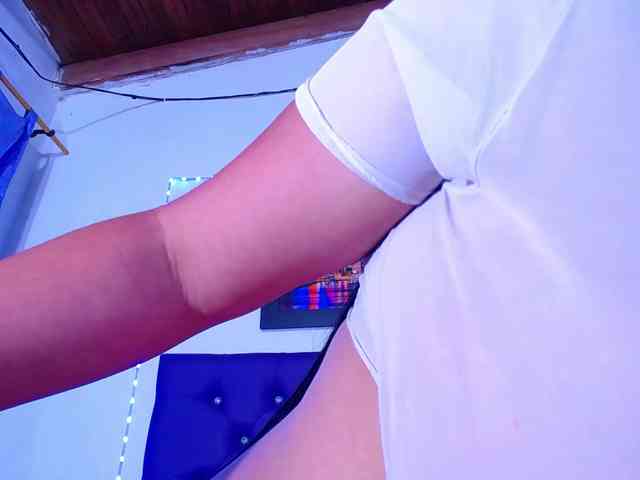 Natural-boobs webcam