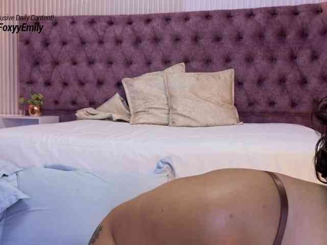Emily-Foxyy webcam