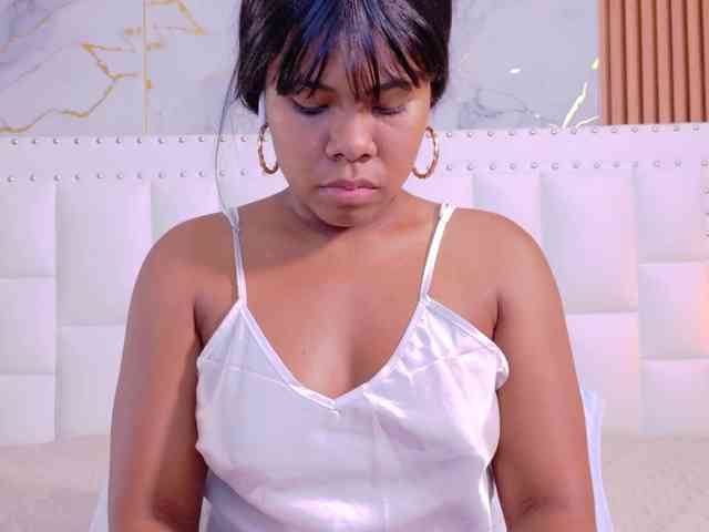 naughtyebonyy webcam