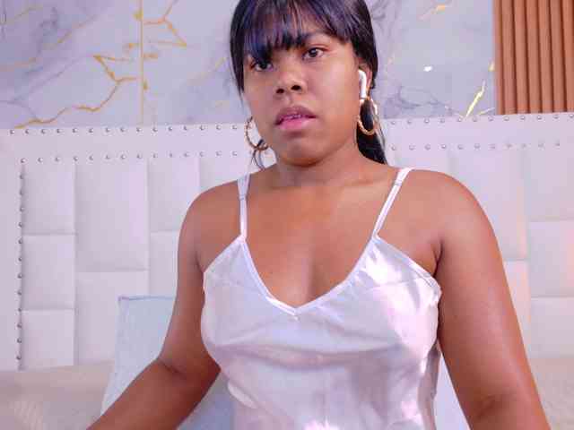 naughtyebonyy webcam
