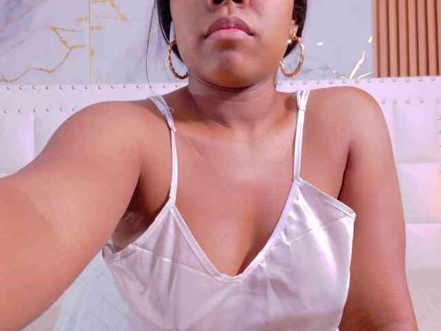 naughtyebonyy webcam