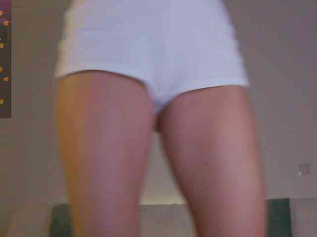 LilyRoselyn webcam