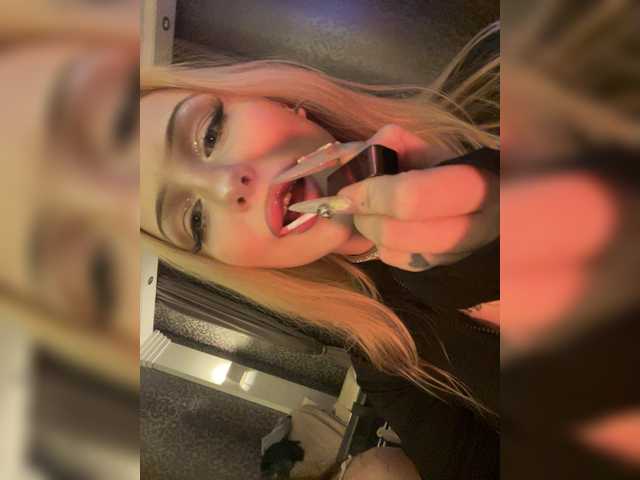 Entrez le videochat erotique avec le
modèle Fakafakafck Fakafakafck