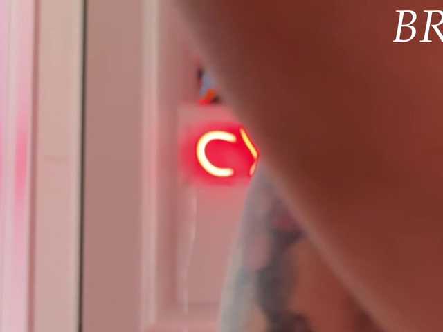 Entrez le videochat erotique avec le
modèle Koketka Koketka