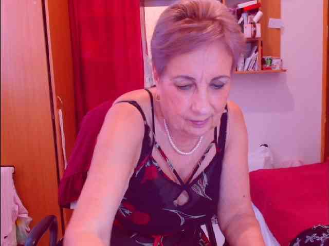 Victoria5643 webcam