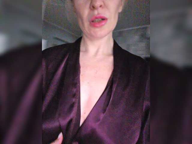 Accedi alla chat con il nickname Love-blondi Love-blondi