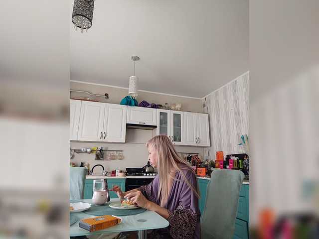 Blondi_Love webcam