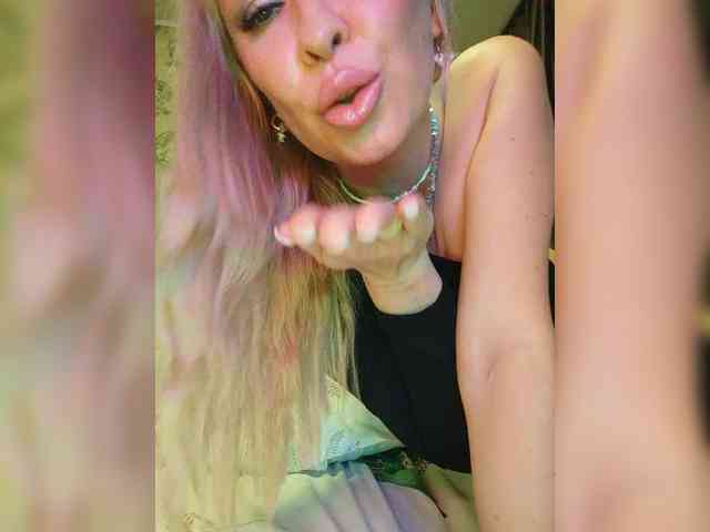 Blondi_Love webcam