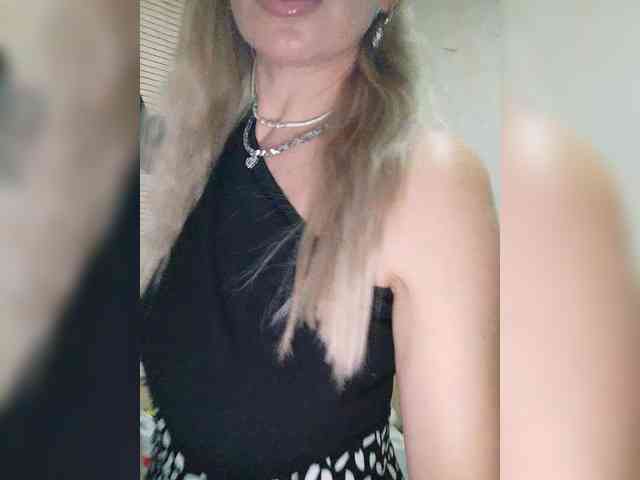 Blondi_Love webcam