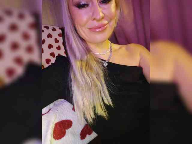 Blondi_Love webcam