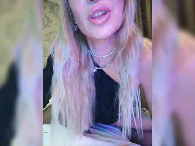 Blondi_Love webcam
