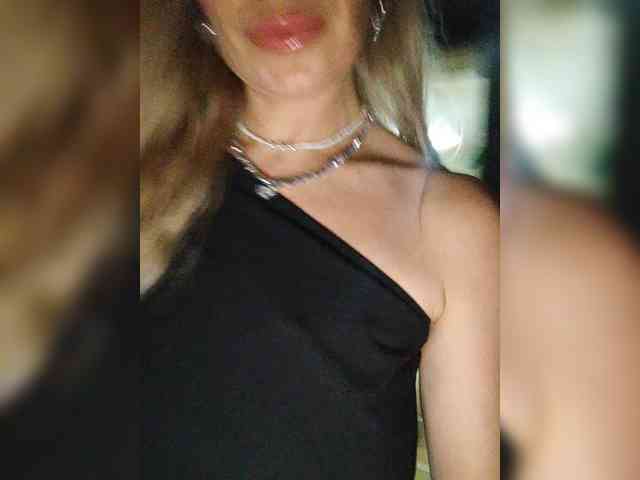 Blondi_Love webcam