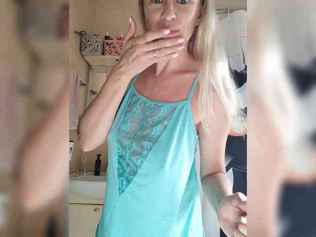 Blondi_Love webcam