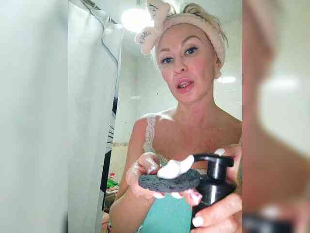 Blondi_Love webcam