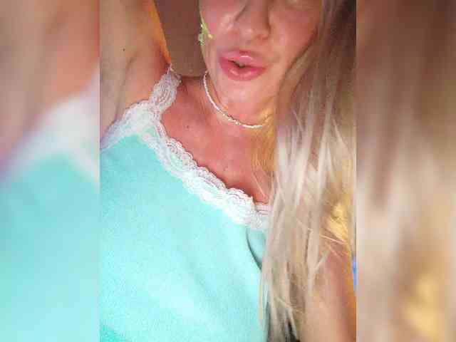 Blondi_Love webcam