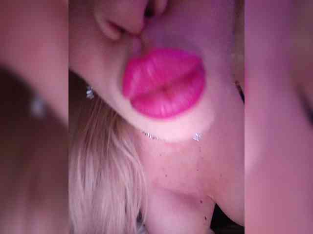 Blondi_Love webcam