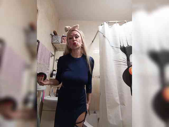 Blondi_Love webcam