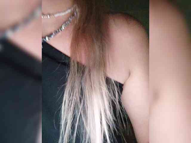 Blondi_Love webcam