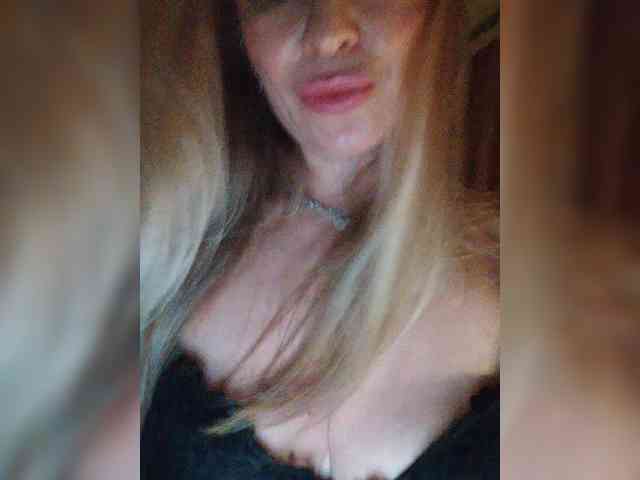 Blondi_Love webcam